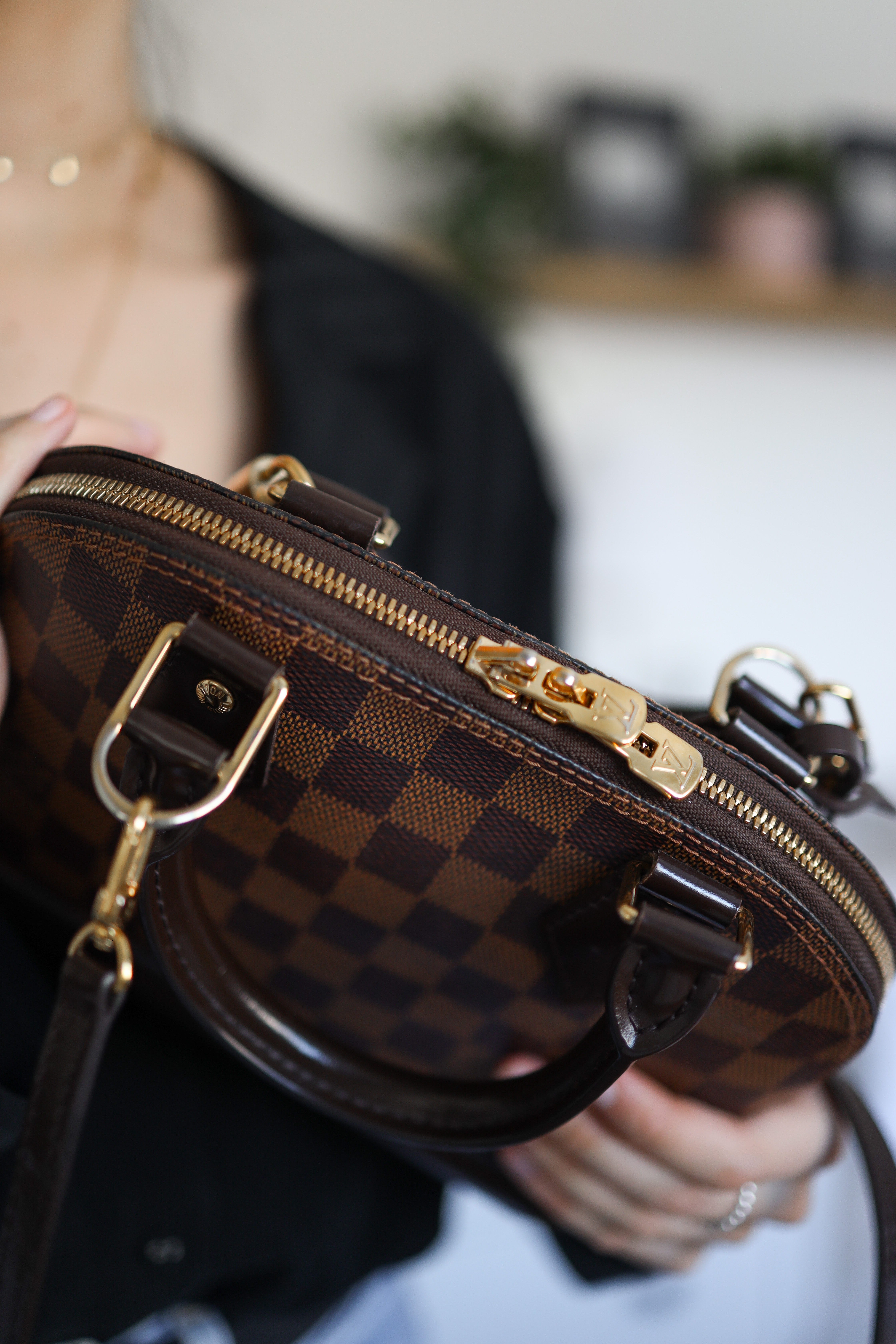 LOUIS VUITTON ALMA BB  What's In my Bag & Review 